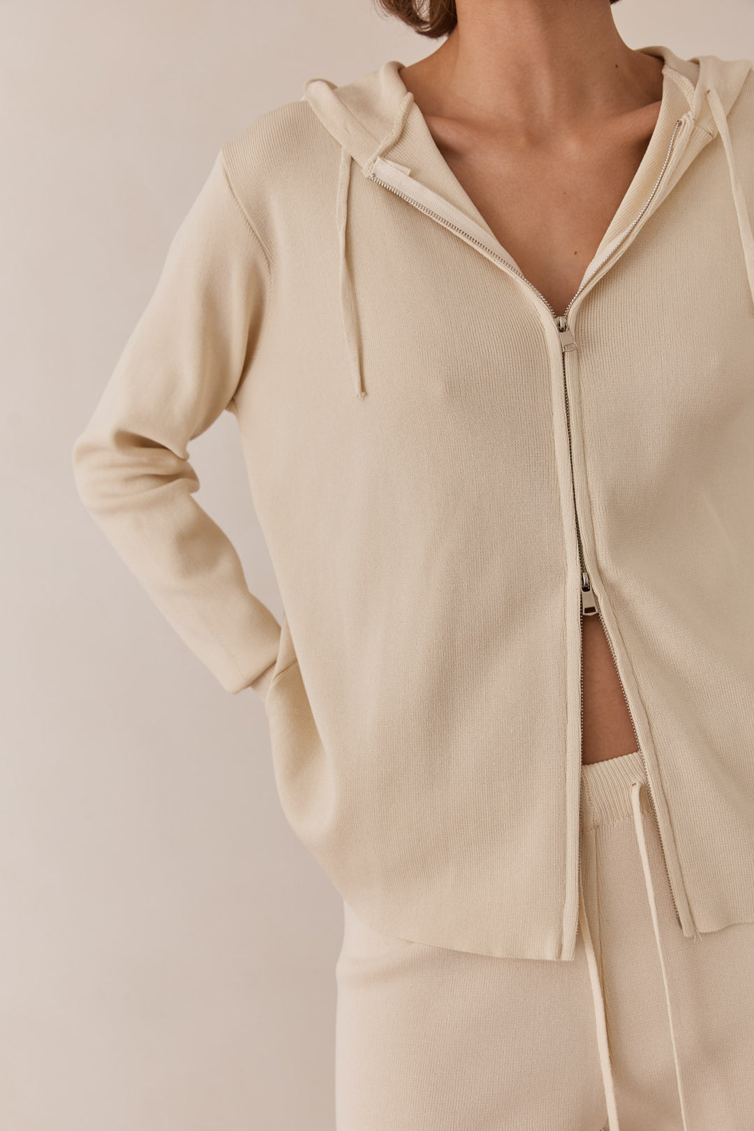 קפוצ'ון סריג נואל בשילוב רוכסן | קרם