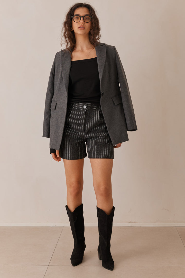 חולצת בייסיק ריין מחשוף מרובע ושרוולי כפפה | שחור