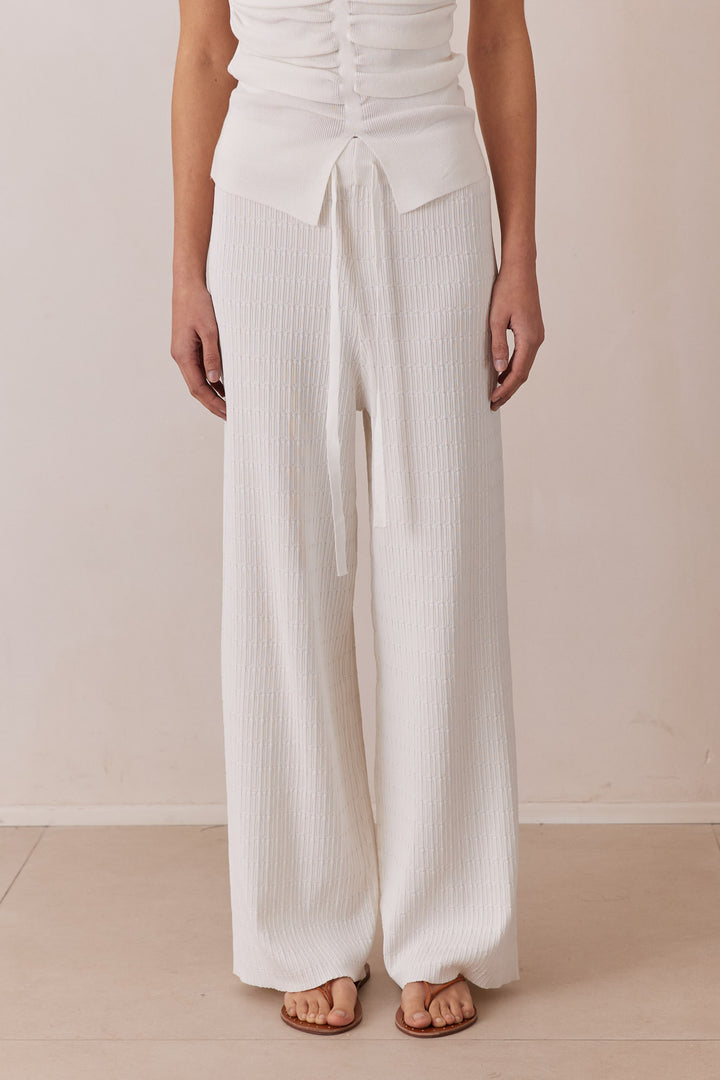 מכנסי אמור סיומת רחבה | לבן