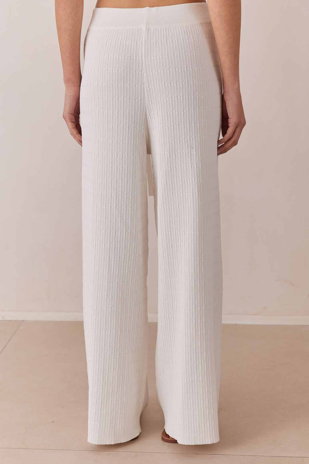 מכנסי אמור סיומת רחבה | לבן