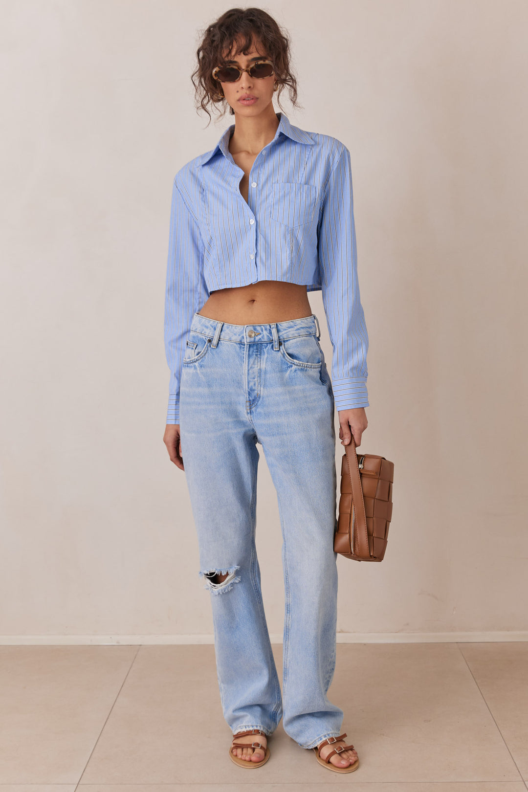 מכופתרת אנג'י סטרייפס גזרת קרופ | כחול בהיר