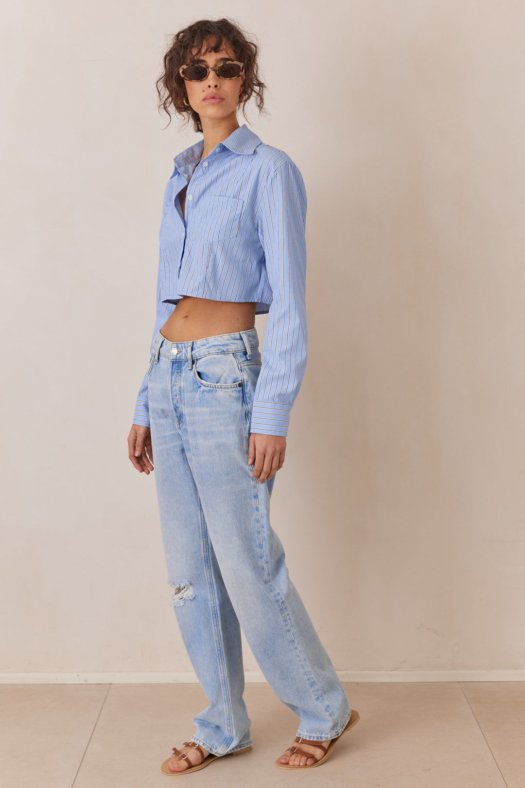 מכופתרת אנג'י סטרייפס גזרת קרופ | כחול בהיר