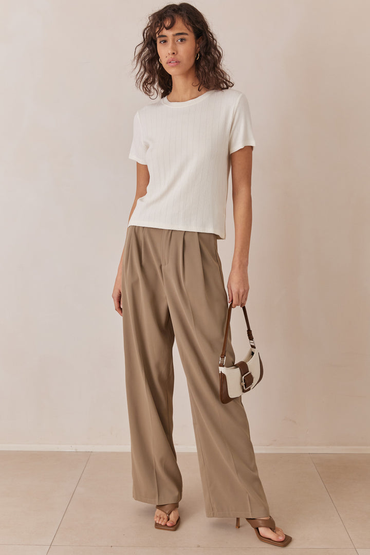 חולצת טי ג'יימי בשילוב טקסטורת פסים | לבן