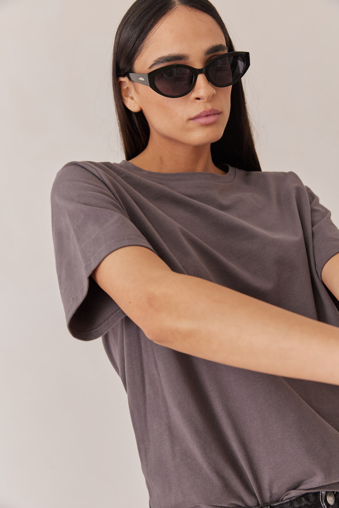 טי שירט קיילה אוברסייז | אפור כהה