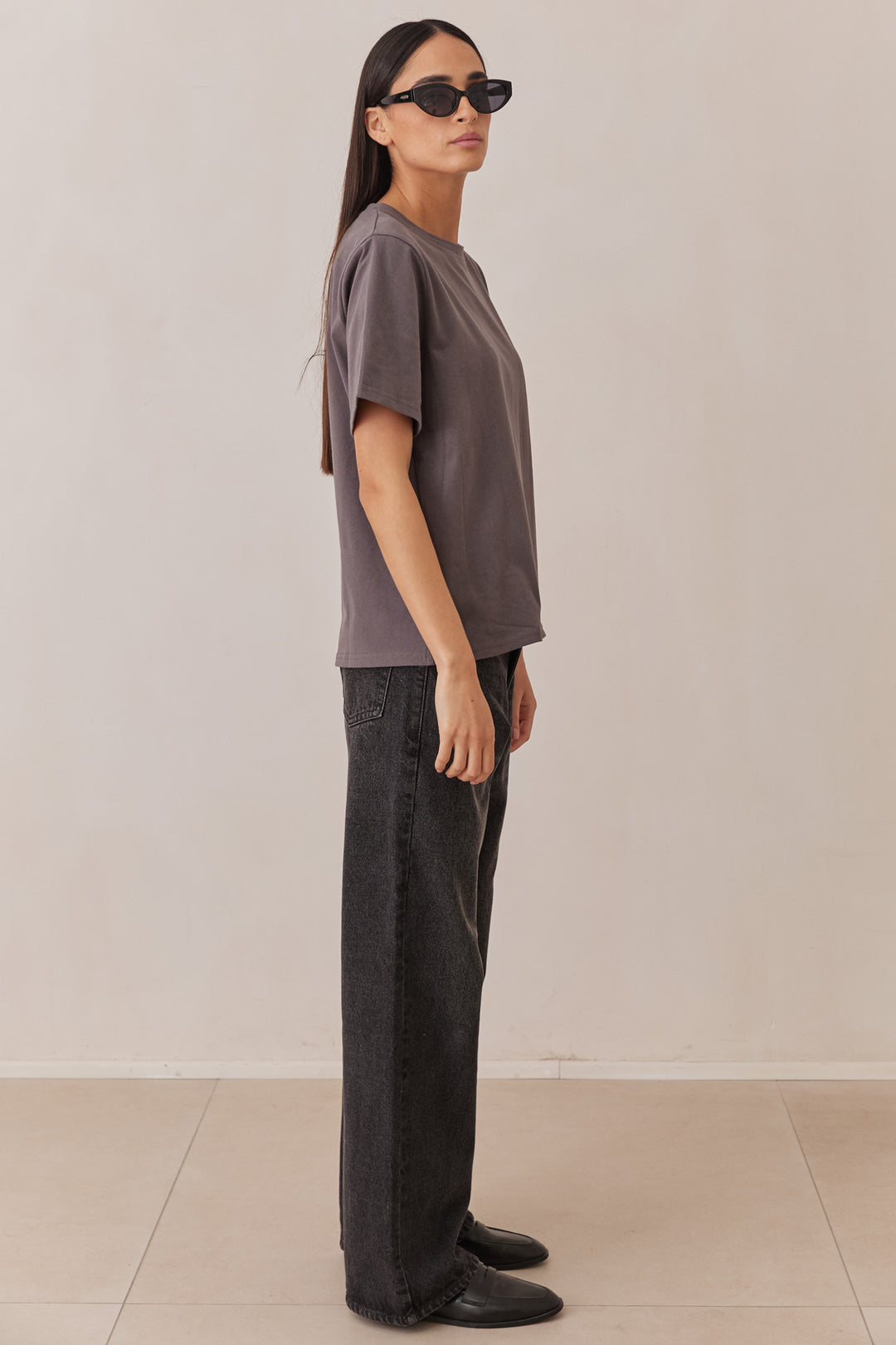 טי שירט קיילה אוברסייז | אפור כהה