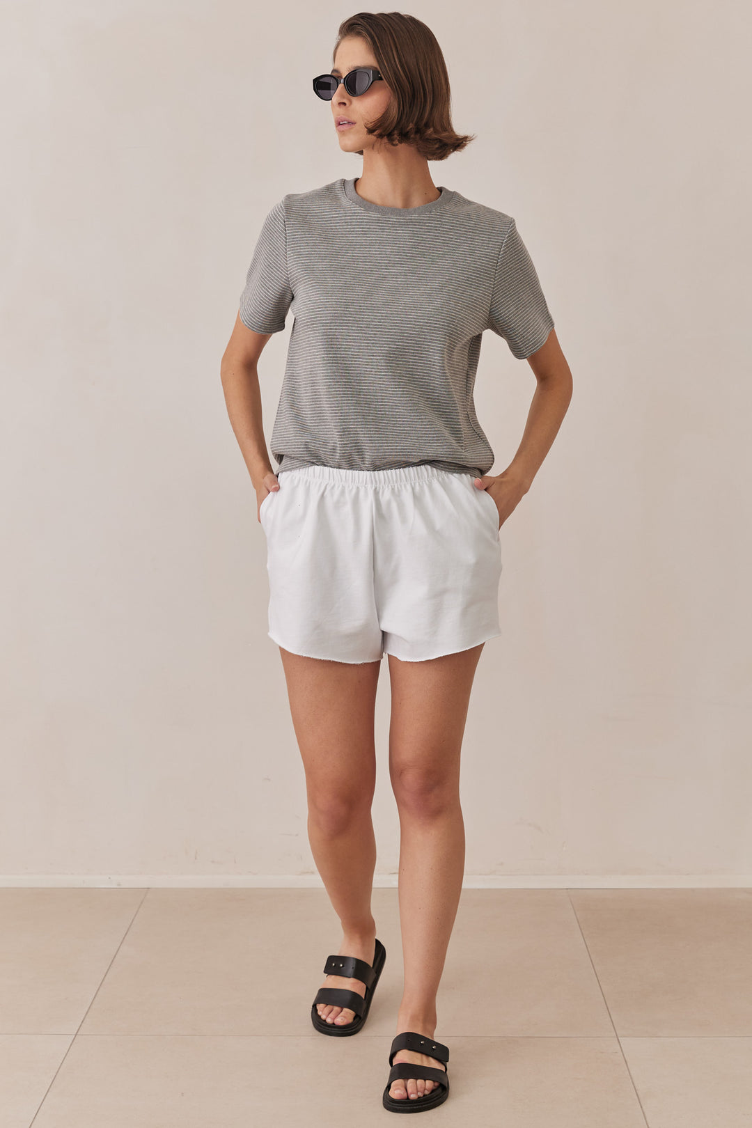 מכנסי שורטס פאולו סיומת גזורה | לבן