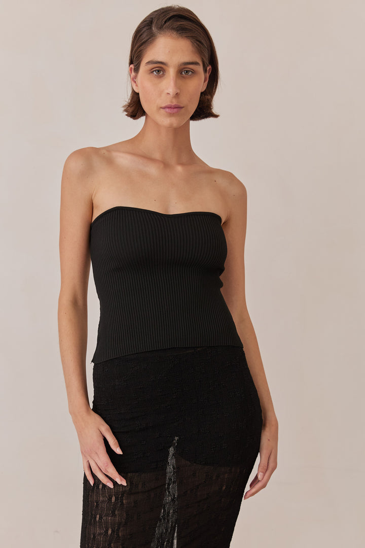 סטרפלס אן בד ריב מחשוף לב | שחור