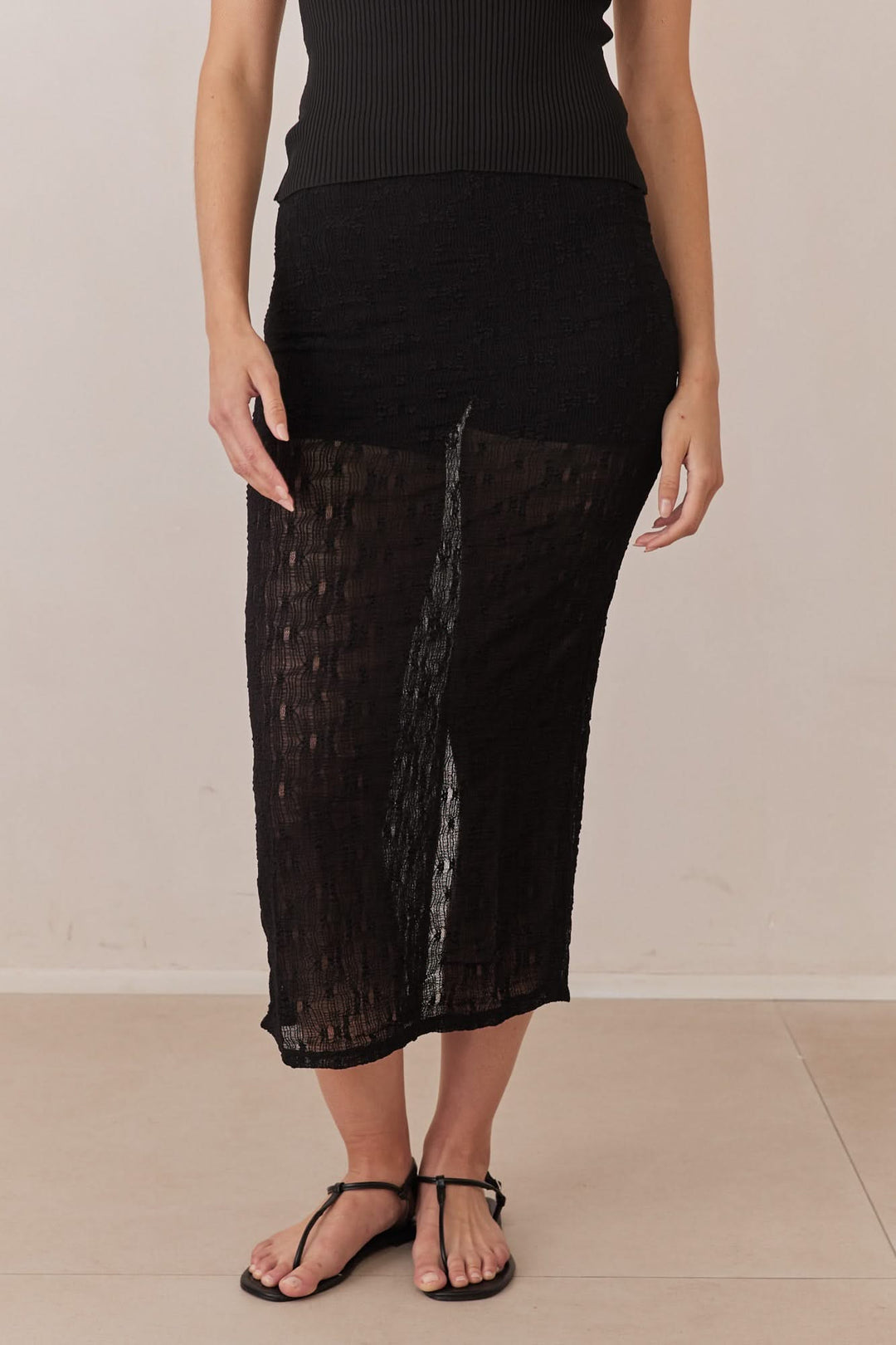 חצאית מונרו תחרה אורך מידי | שחור