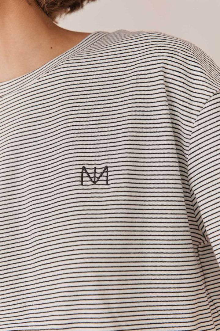 חליפת גייל סטרייפס | לבן/שחור