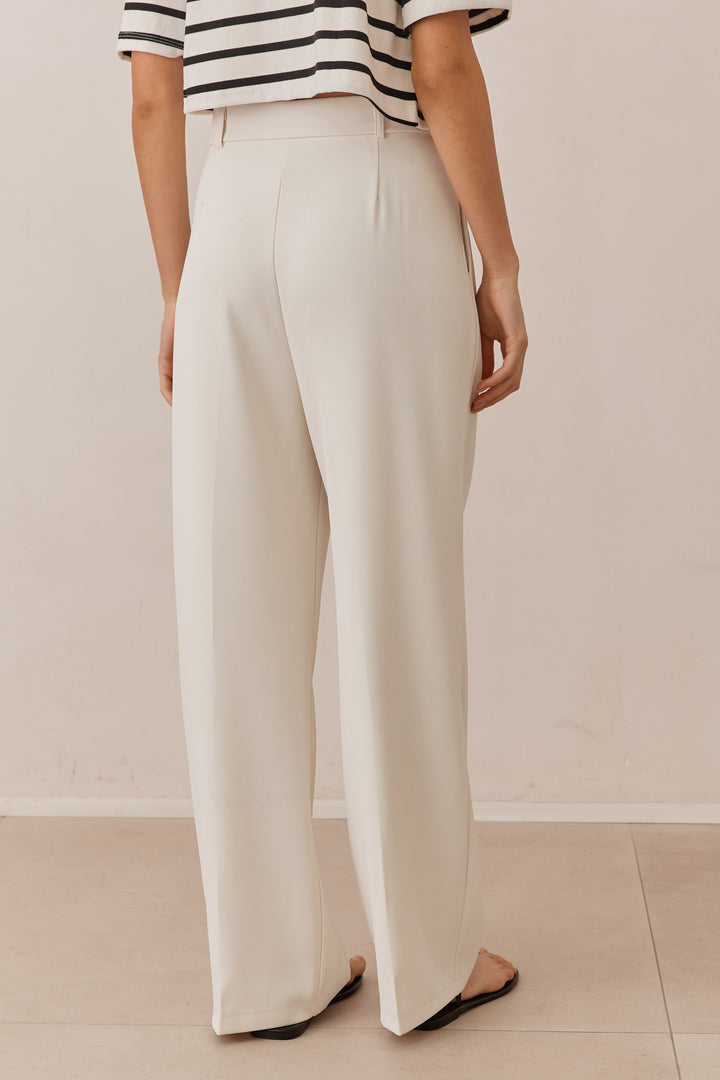 מכנסי ניקה מחויטים סגירה צידית | קרם