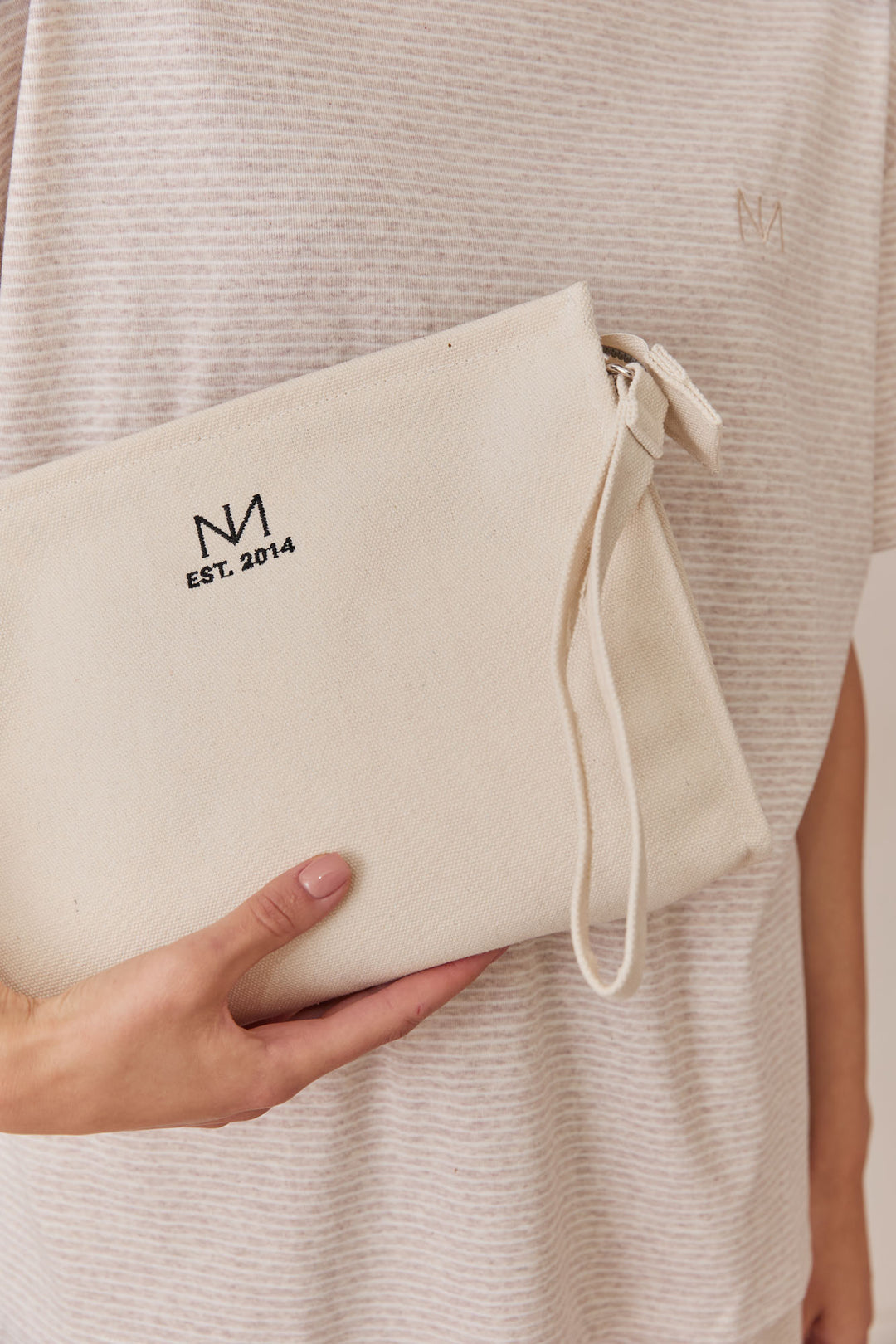 קלאץ' קנבס נורי בשילוב לוגו | קרם