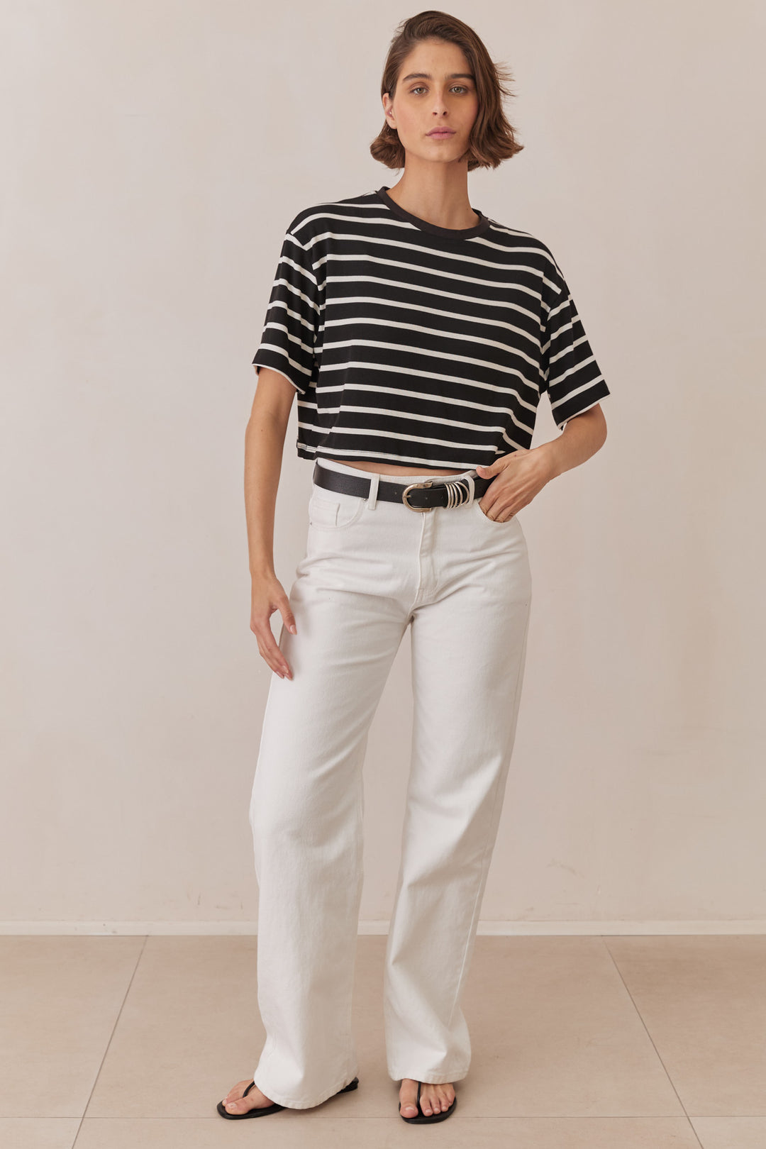 טי שירט קווין סטרייפס גזרת קרופ | שחור/לבן