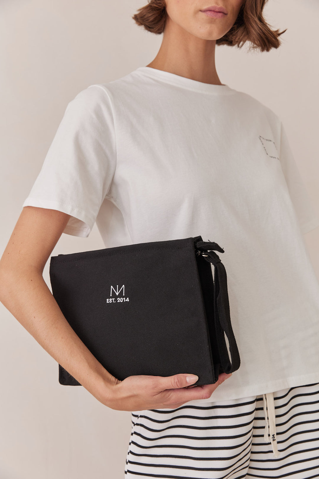 קלאץ' קנבס נורי בשילוב לוגו | שחור