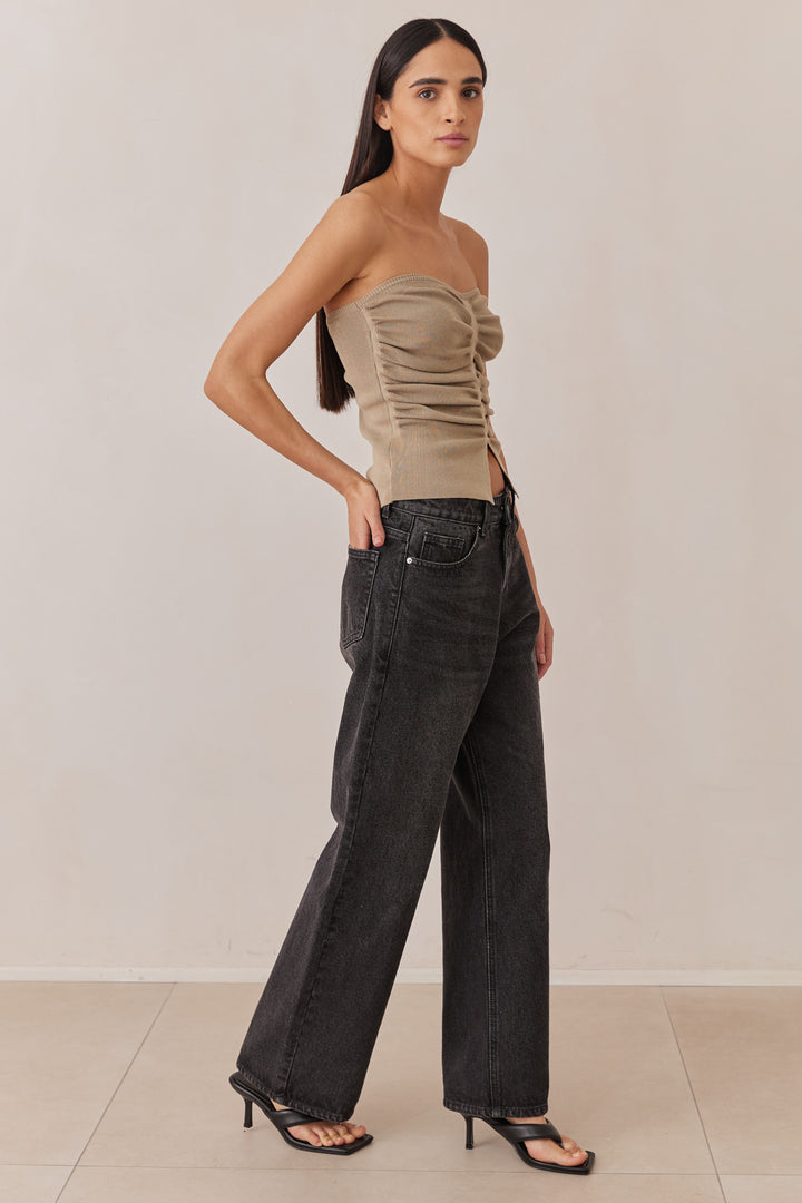 טופ סטרפלס רייצ'ל בשילוב כיווצים ושסע | ירוק זית