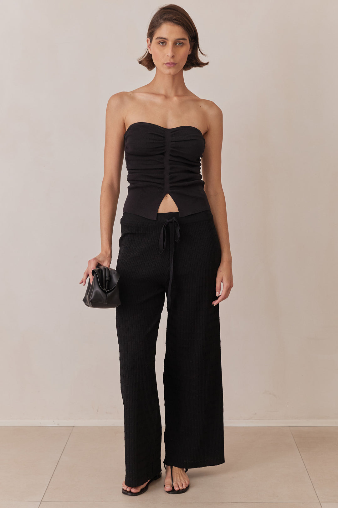 מכנסי אמור סיומת רחבה | שחור