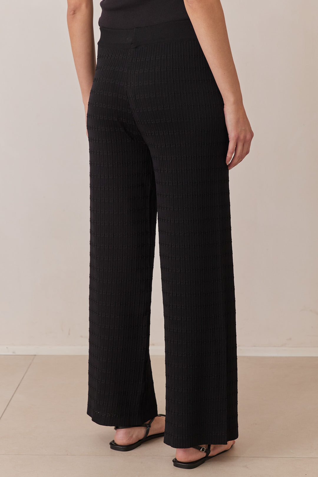 מכנסי אמור סיומת רחבה | שחור