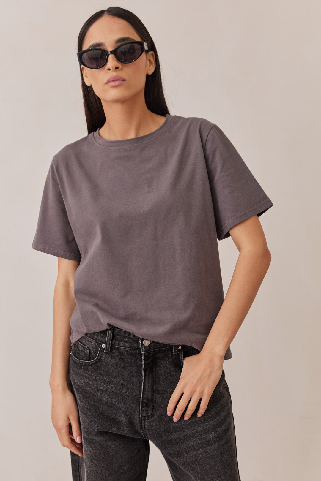 טי שירט קיילה אוברסייז | אפור כהה