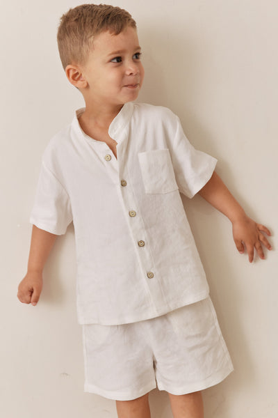 חליפת פשתן - חולצה מכופתרת בשילוב כפתורי עץ ומכנסיים קצרים | לבן