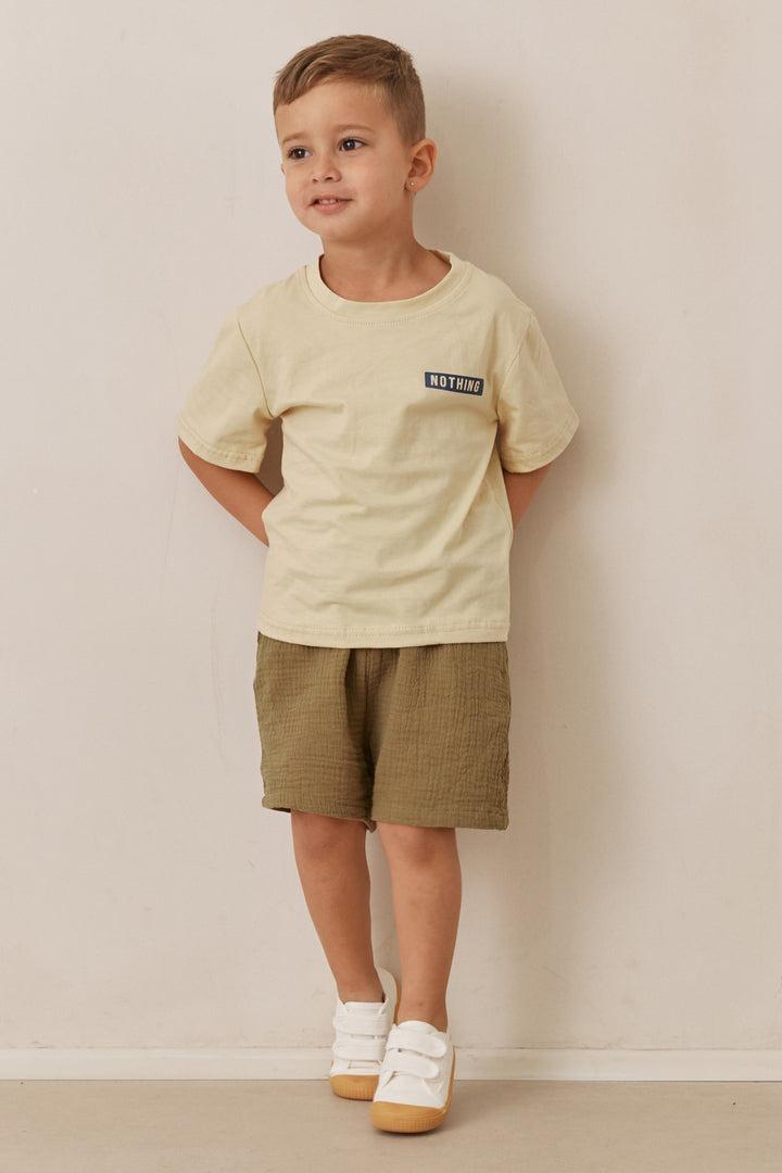 מכנסי ג'וני קצרים מבד טטרה בשילוב גומי במותן | ירוק זית