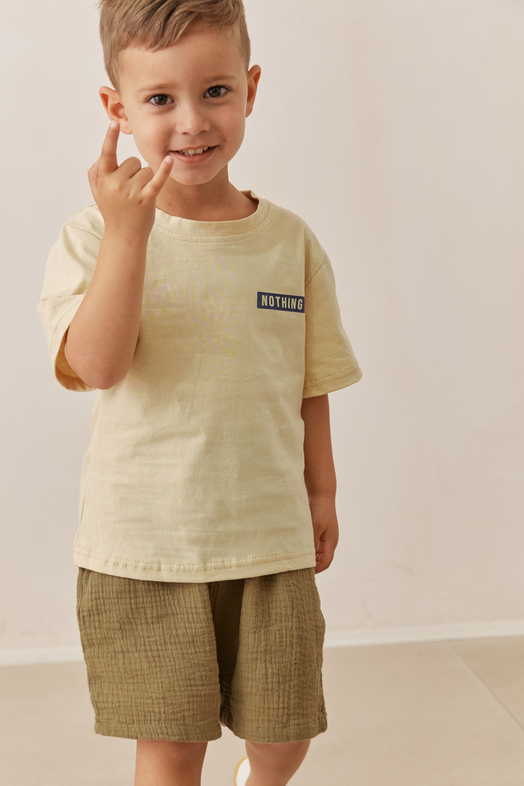 מכנסי ג'וני קצרים מבד טטרה בשילוב גומי במותן | ירוק זית