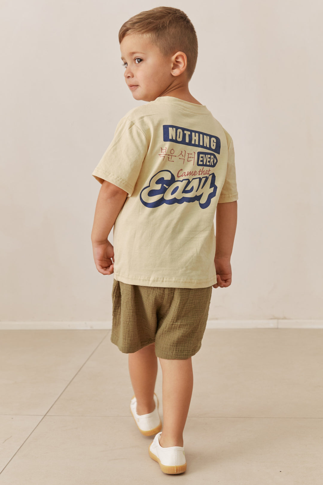 מכנסי ג'וני קצרים מבד טטרה בשילוב גומי במותן | ירוק זית