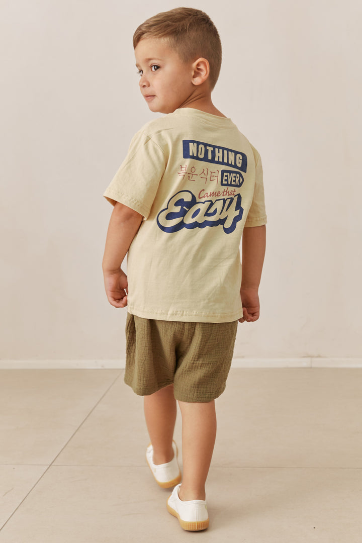 מכנסי ג'וני קצרים מבד טטרה בשילוב גומי במותן | ירוק זית