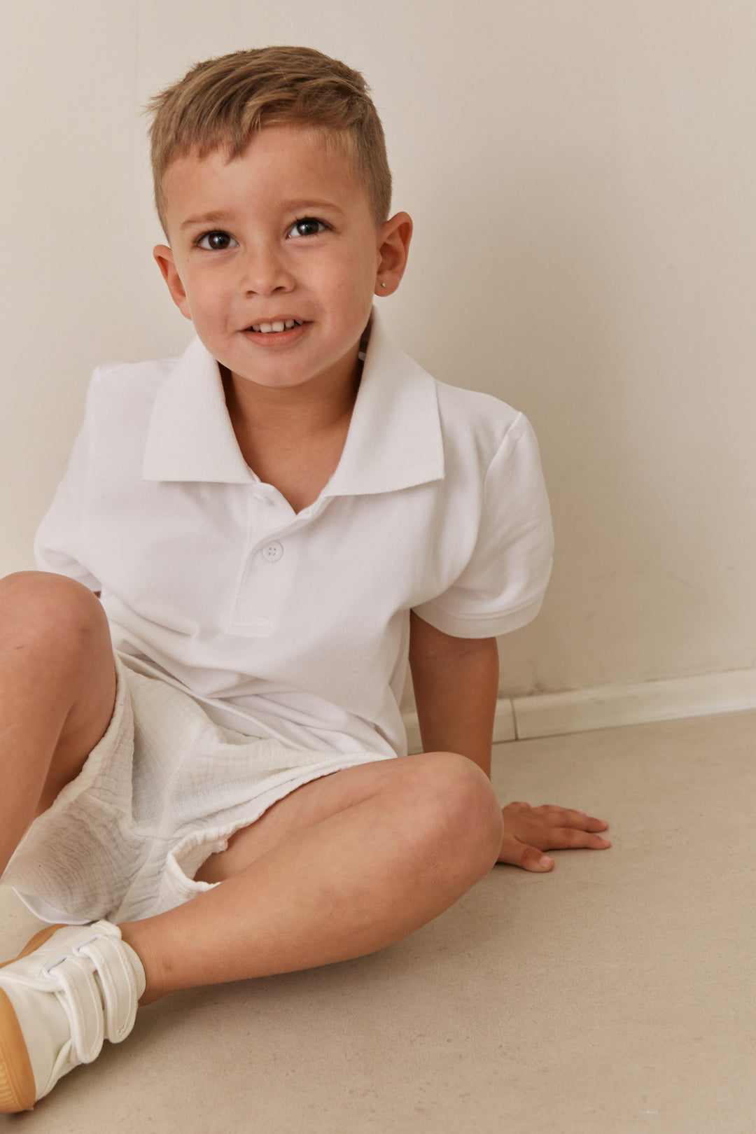 מכנסי ג'וני קצרים מבד טטרה בשילוב גומי במותן | לבן