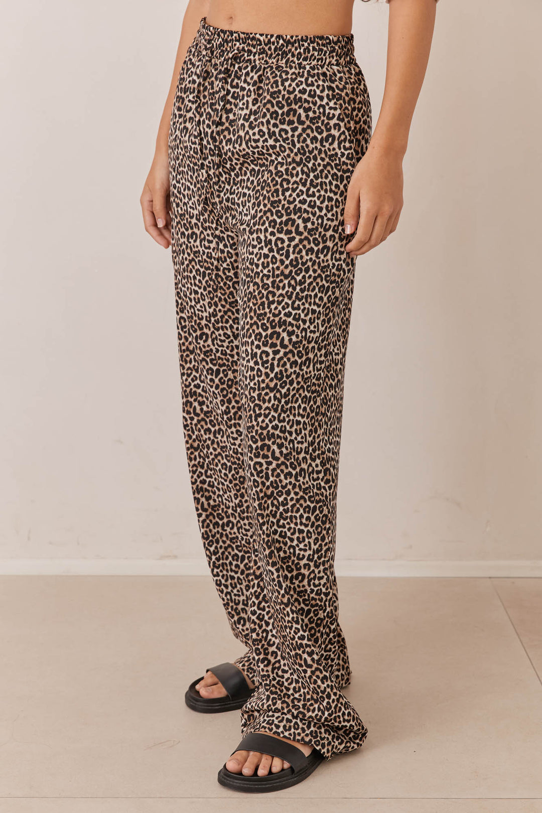 מכנסי זואי מנומרים בגזרה ישרה | מנומר