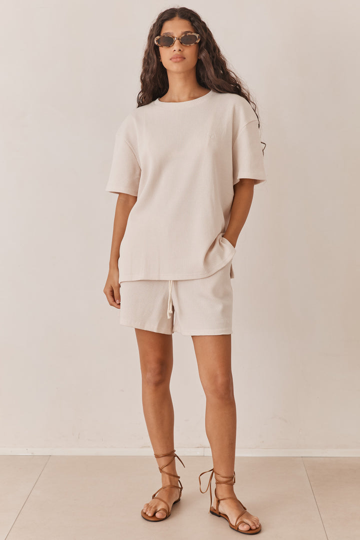 חליפת ורוניק בד וופל בשילוב רקמת לוגו | קרם