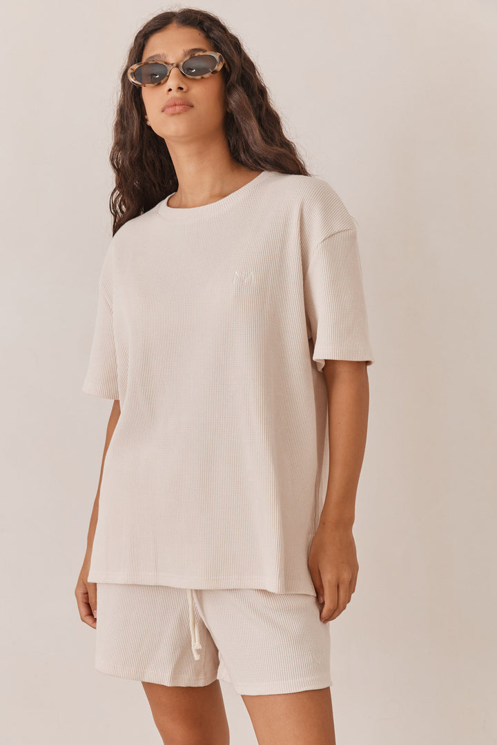 חליפת ורוניק בד וופל בשילוב רקמת לוגו | קרם