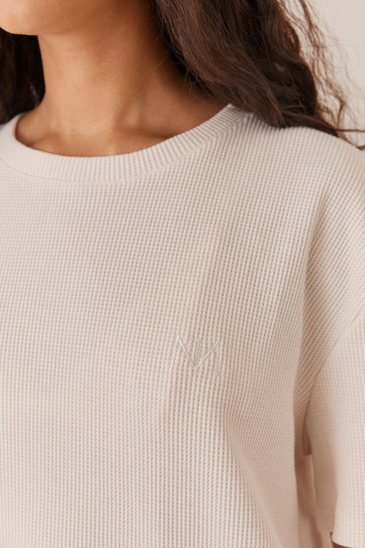 חליפת ורוניק בד וופל בשילוב רקמת לוגו | קרם