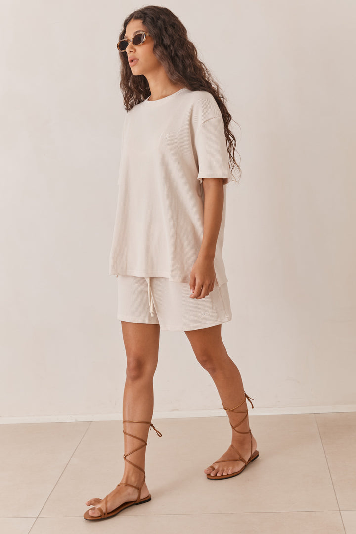 חליפת ורוניק בד וופל בשילוב רקמת לוגו | קרם