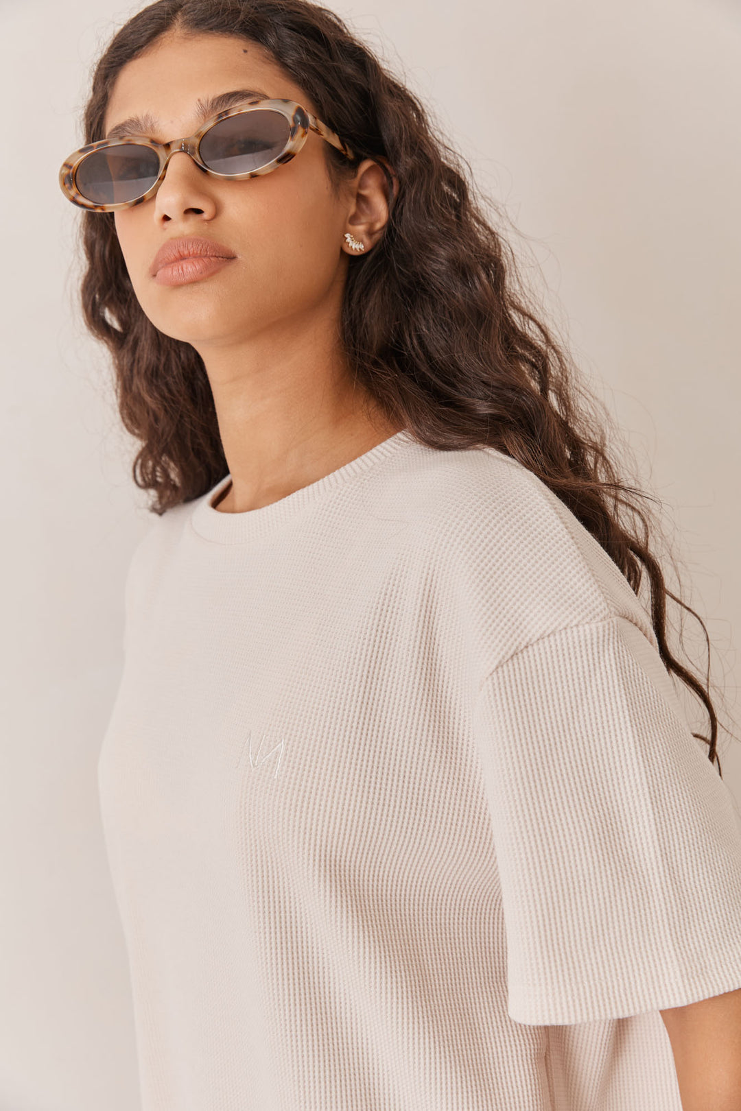 חליפת ורוניק בד וופל בשילוב רקמת לוגו | קרם