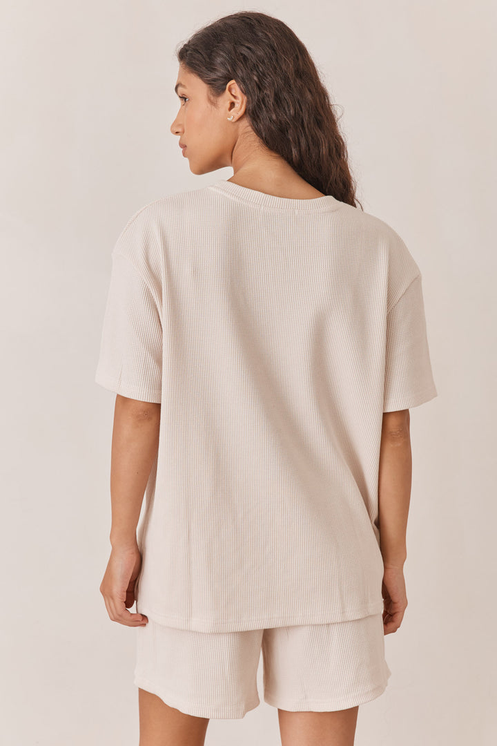 חליפת ורוניק בד וופל בשילוב רקמת לוגו | קרם