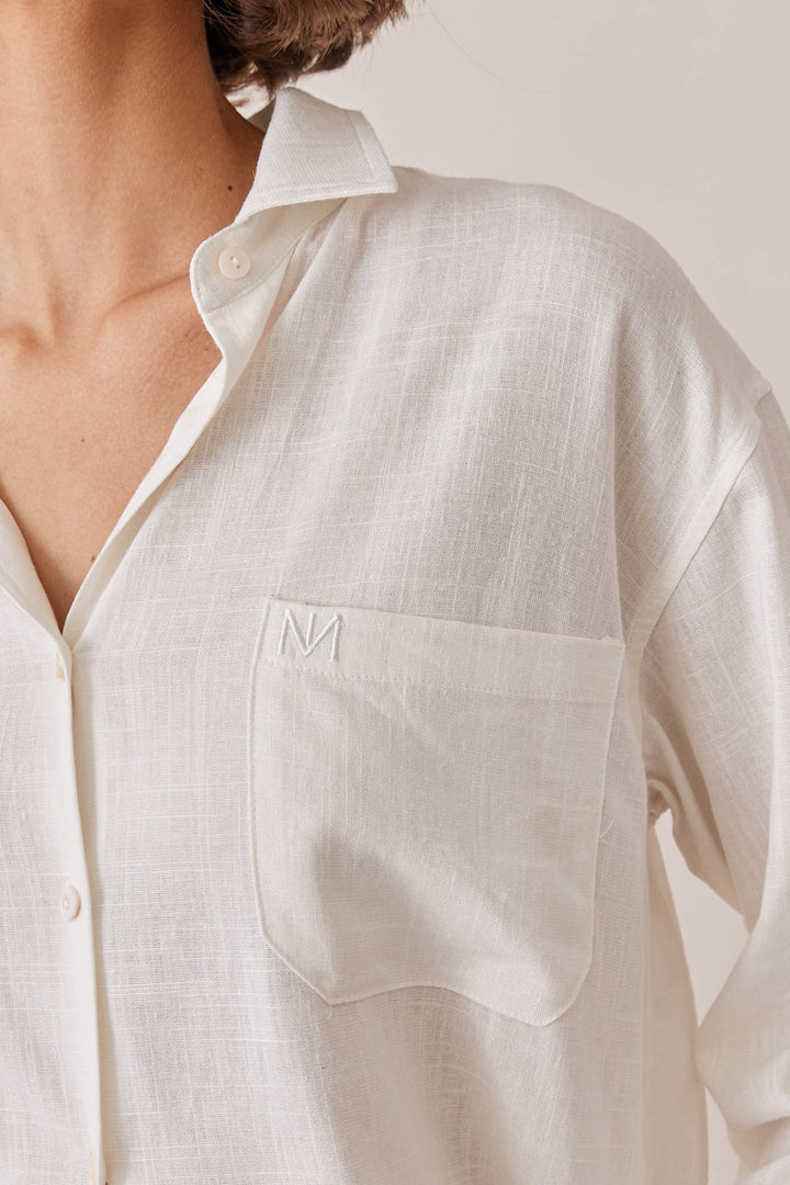 מכופתרת שיה פשתן בשילוב רקמת לוגו | לבן