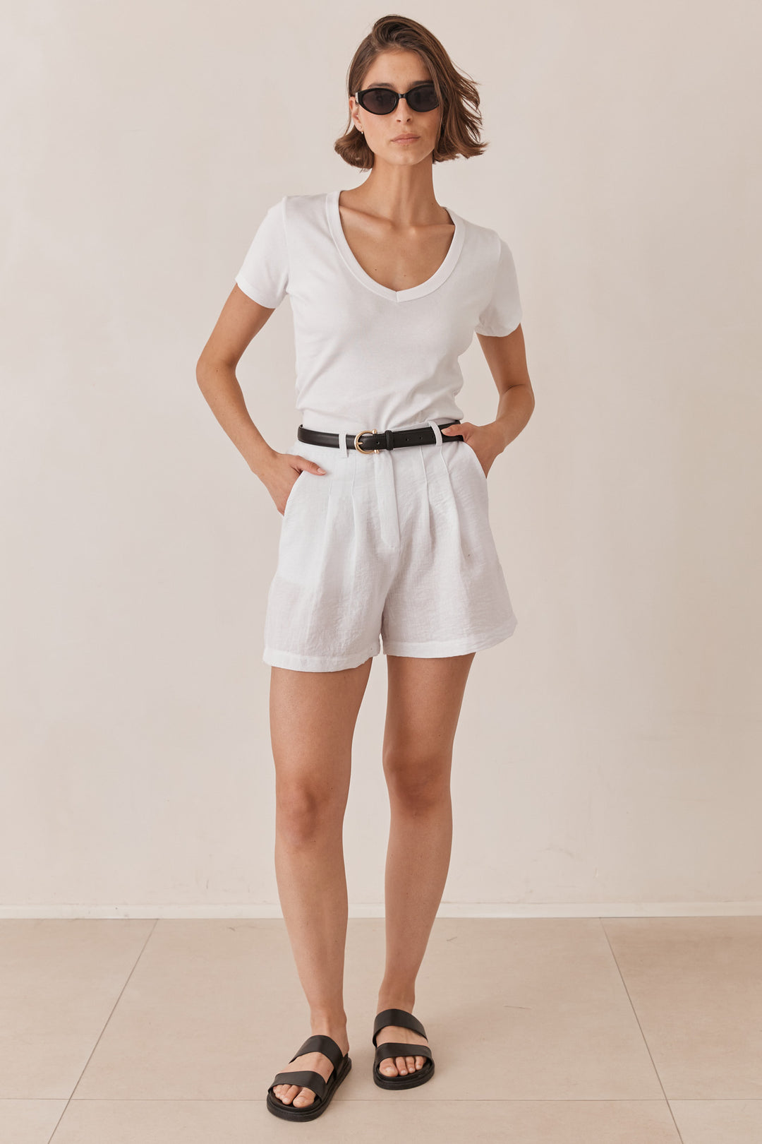 טי שירט בייסיק מונקו מחשוף וי | לבן