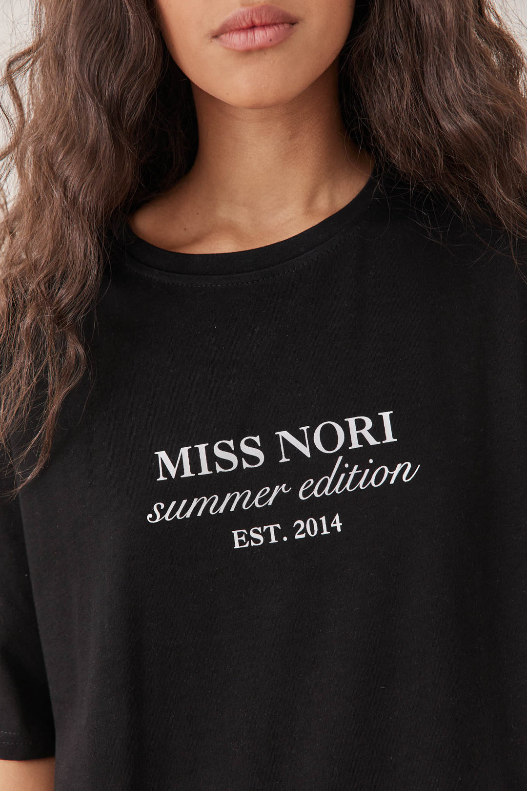 טי שירט SUMMER EDITION צווארון ניקי | שחור