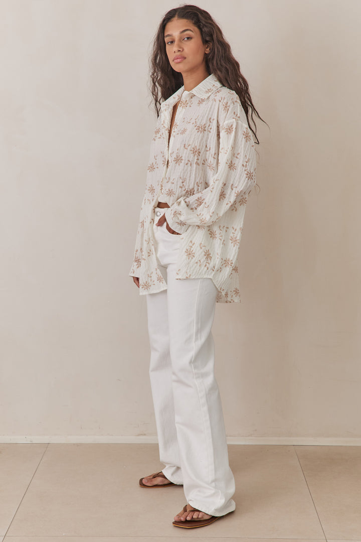 חולצה מכופתרת אדלה הדפס פרחוני | לבן/בז'