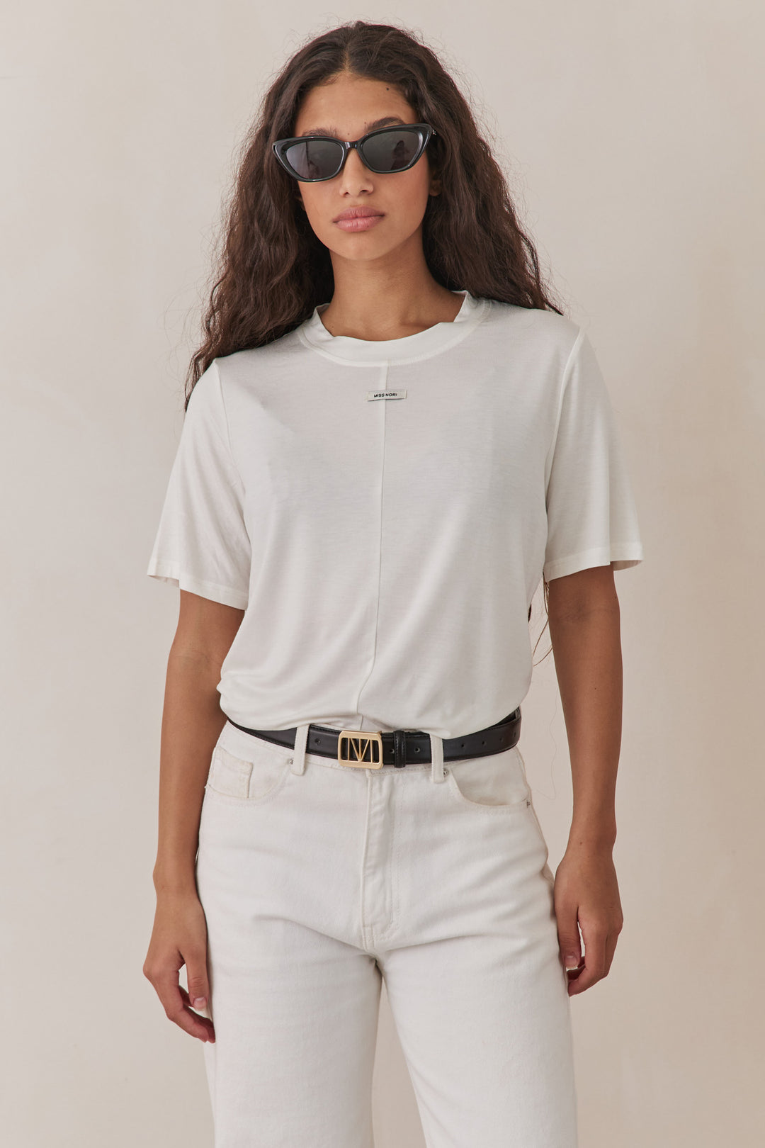 טי שירט אל שקפקפה בשילוב תווית לוגו | לבן