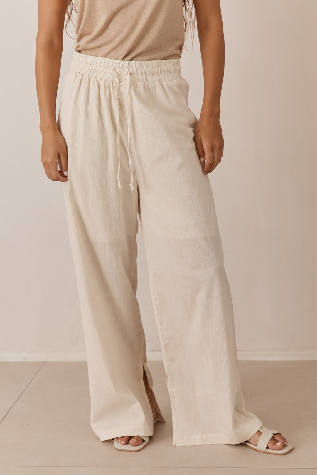 מכנסי אדל גזרה ישרה בשילוב קשירה | קרם