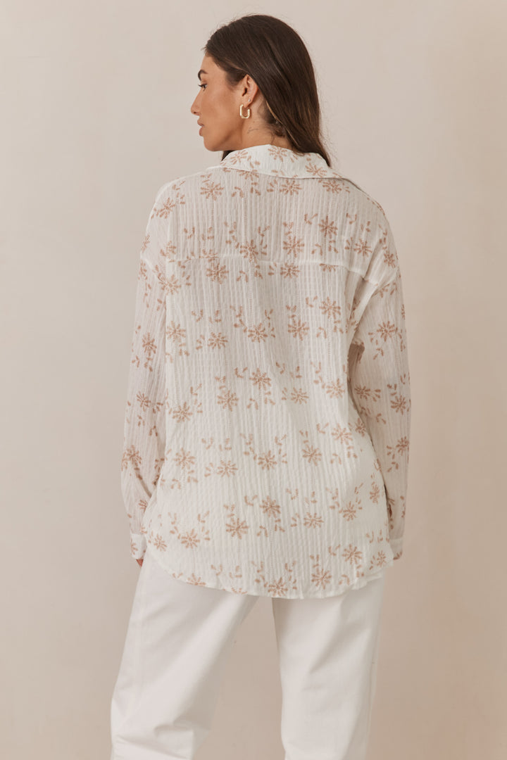 חולצה מכופתרת אדלה הדפס פרחוני | לבן/בז'