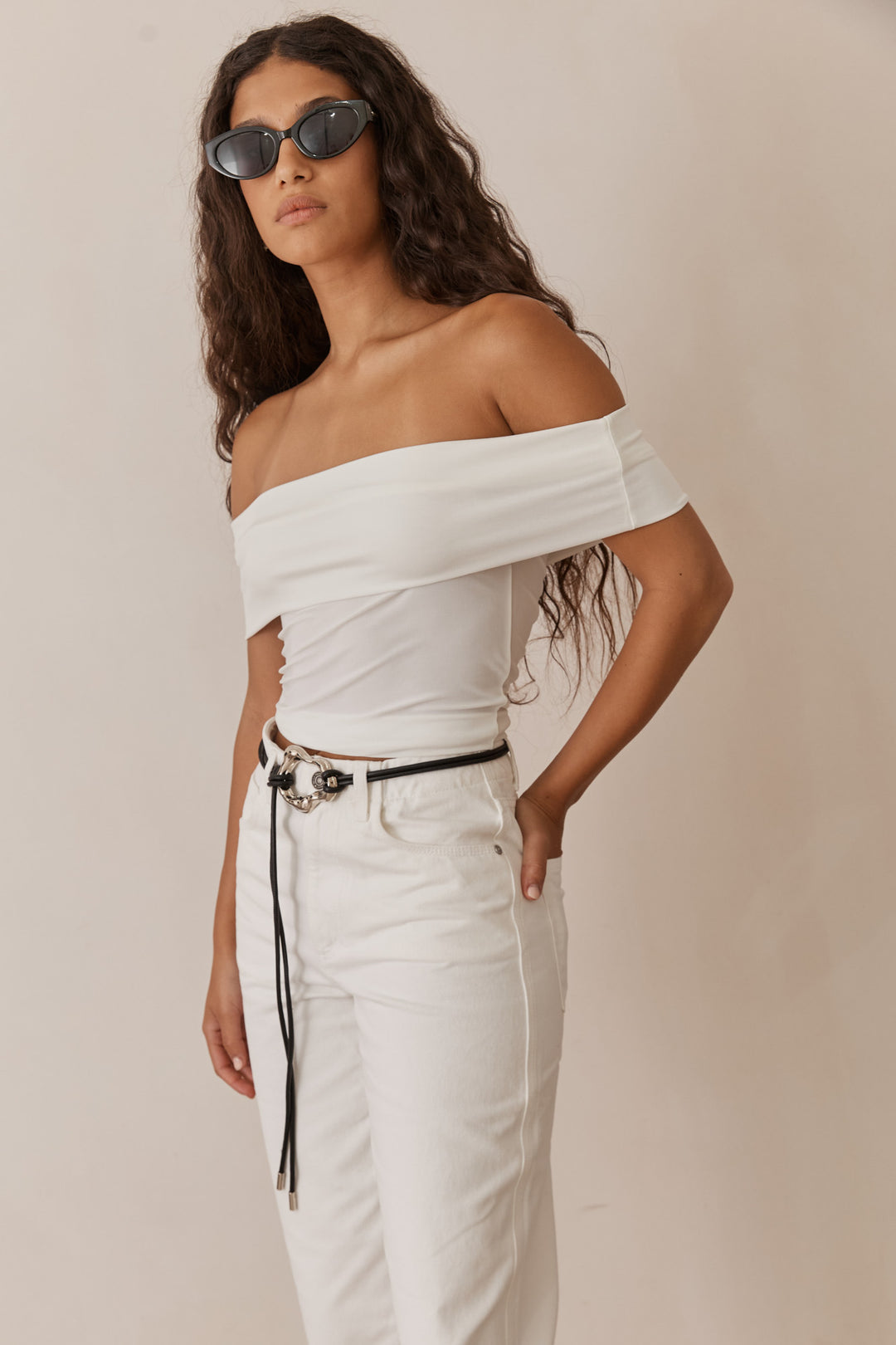 טופ מונרו אוף שולדרס | לבן