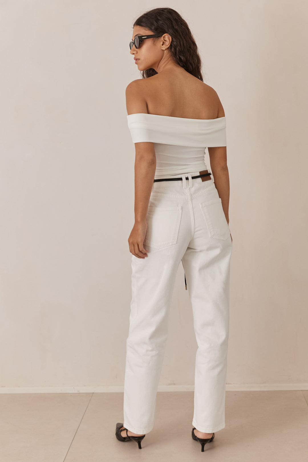 טופ מונרו אוף שולדרס | לבן