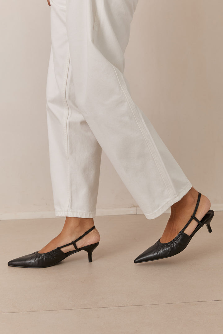 נעל עקב ברוקלין דיטייל כיווצים | שחור