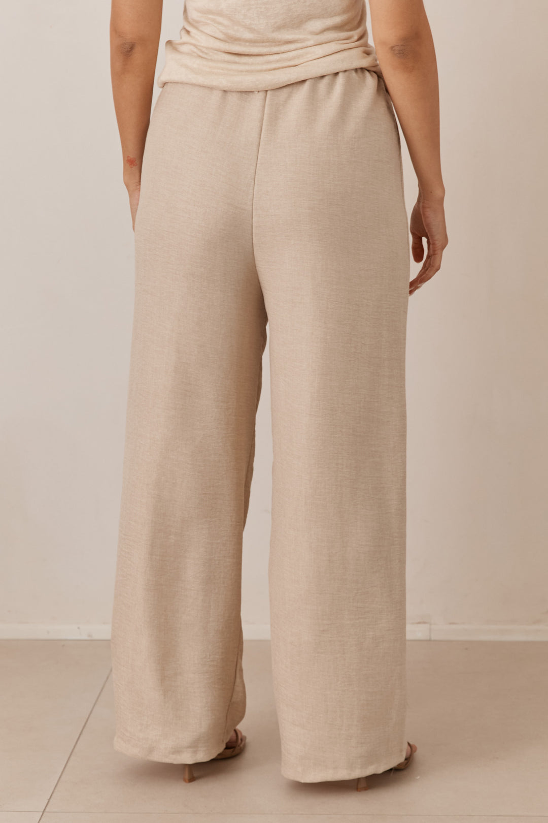 מכנסי סבסטיאן גזרה ישרה בשילוב קשירה | בז'