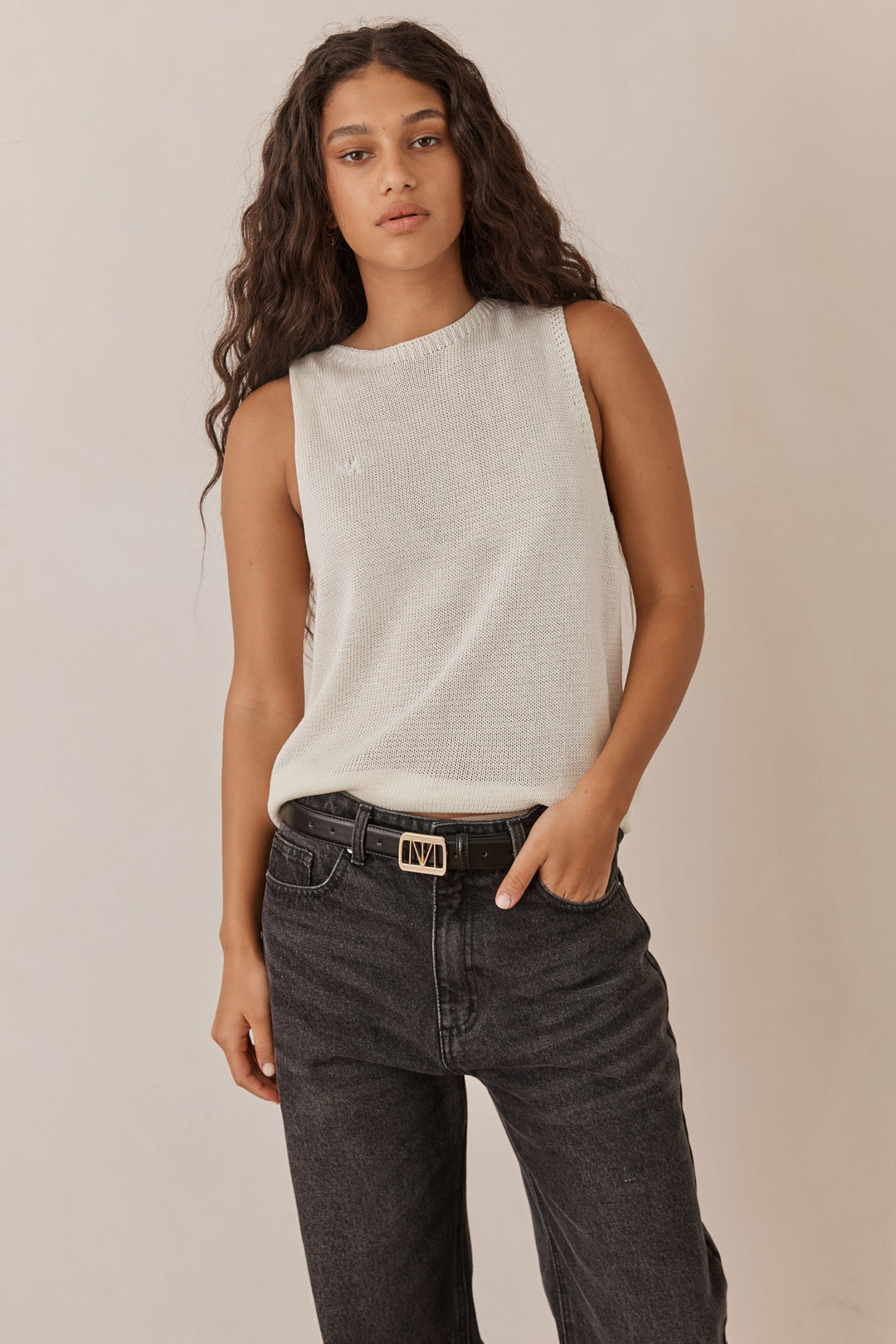 גופיית קנדל בד מחורר בשילוב רקמת לוגו | קרם