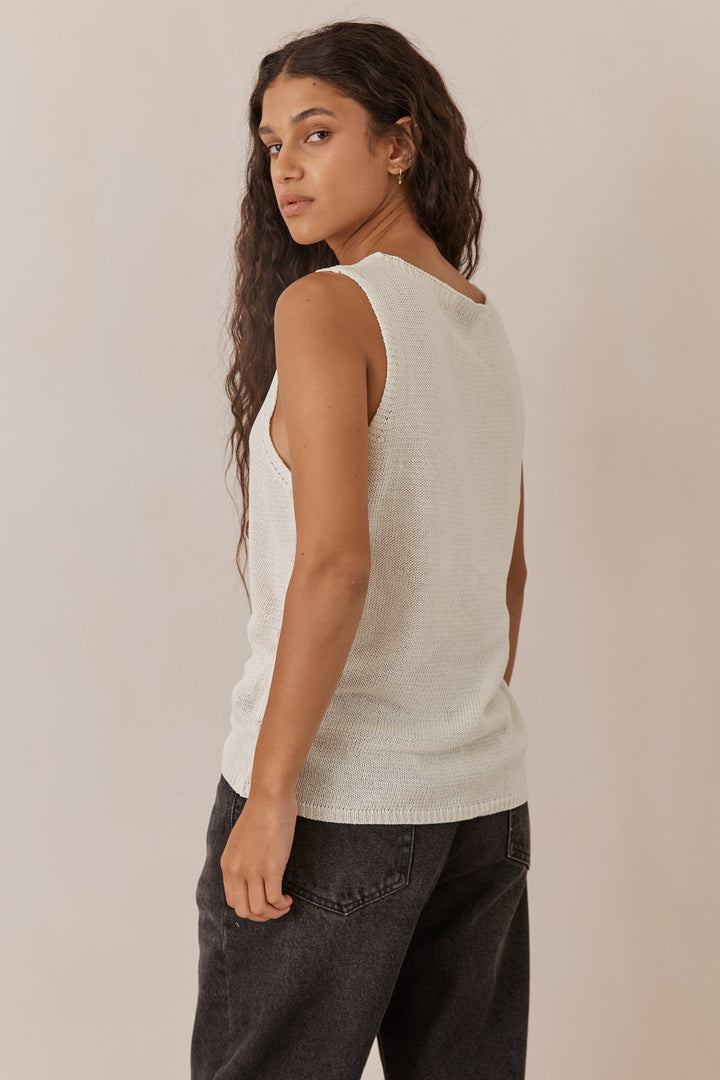 גופיית קנדל בד מחורר בשילוב רקמת לוגו | קרם