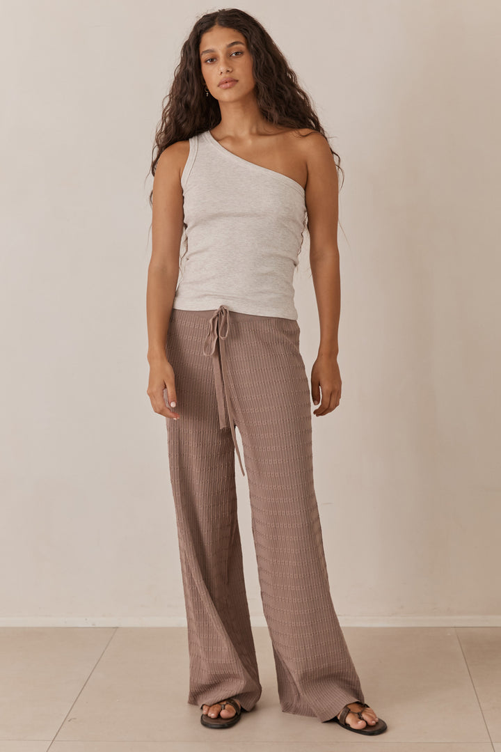 מכנסי אמור סיומת רחבה | מוקה