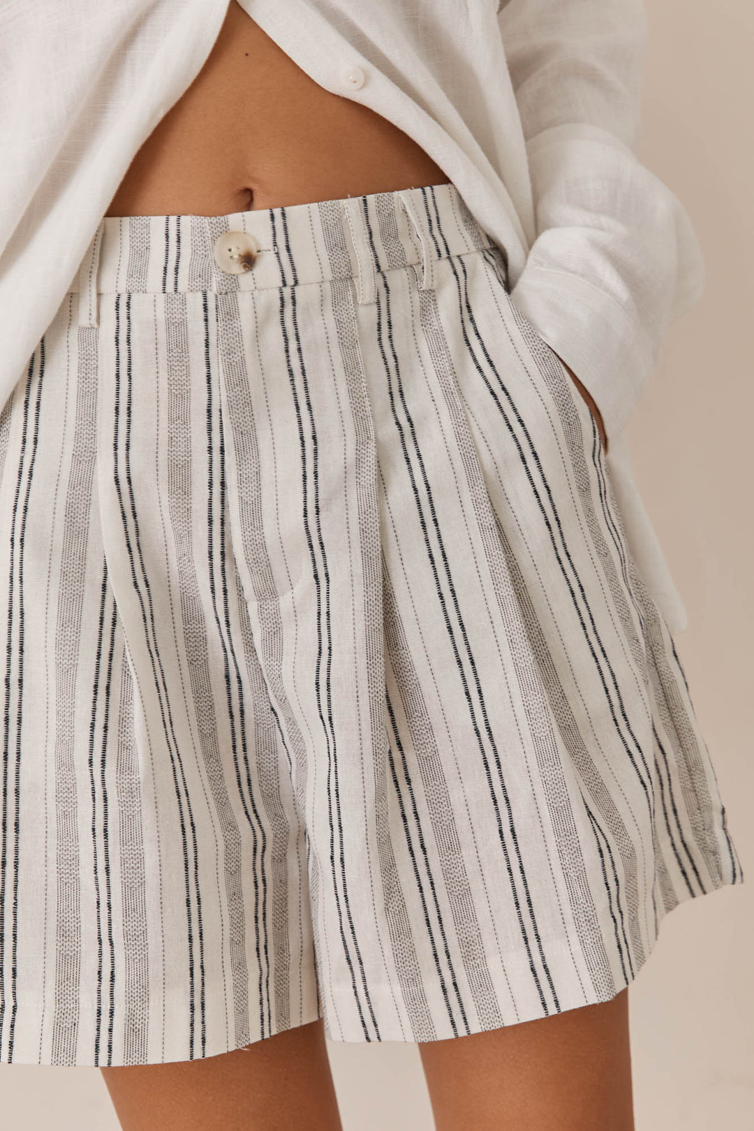 מכנסי קרולינה סטרייפס דמוי פשתן | לבן/שחור