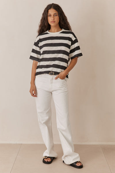 טי שירט קווין פסים רחבים | לבן/שחור
